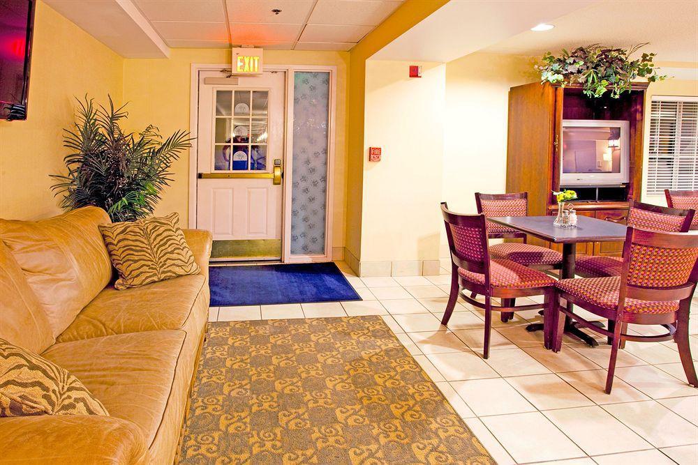 Baymont Inn & Suites Braselton Quarto foto